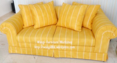 sofa kuning